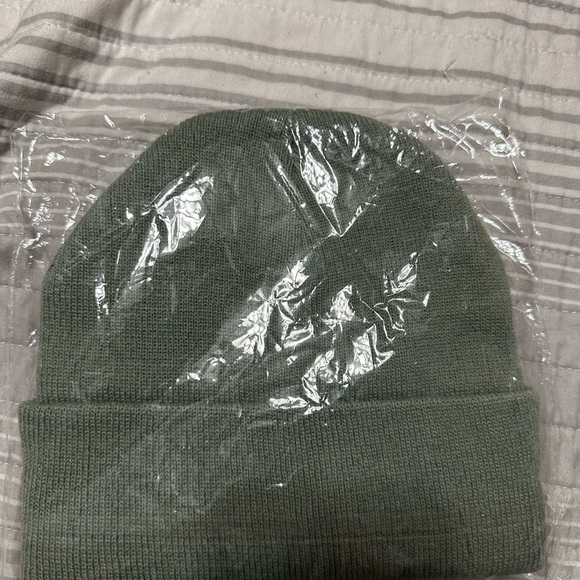Green beanie with Get Lost message - Picture 3 of 3